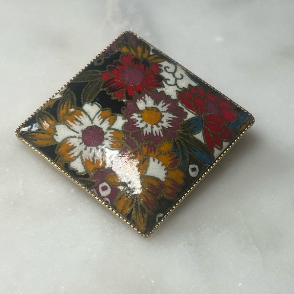SOLD Vintage Floral Enamel Brooch Square Gold Tone Wildflower Pin - Picture 4 of 6